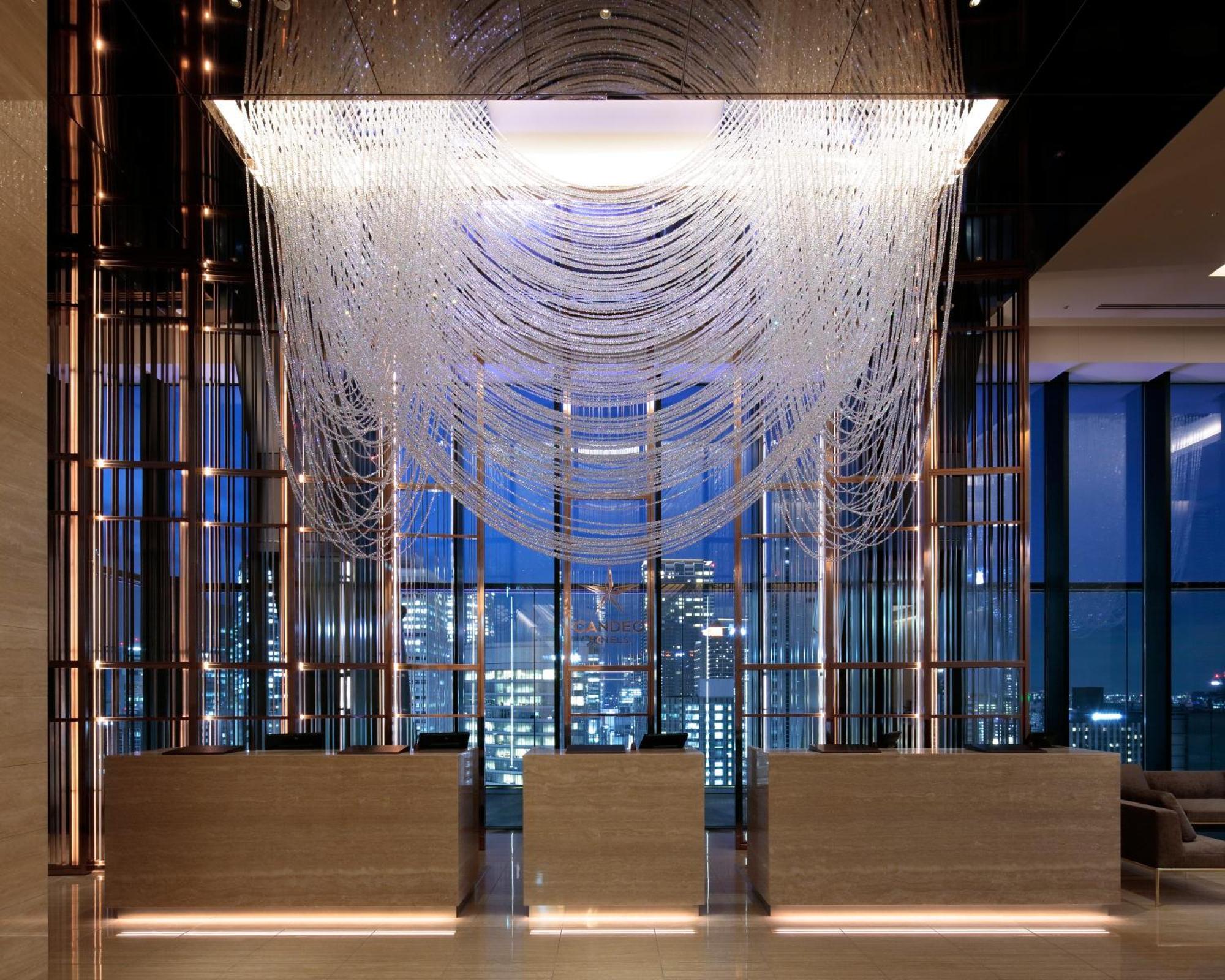 Candeo Hotels Osaka The Tower Екстер'єр фото The 10000-crystal chandelier at the lobby