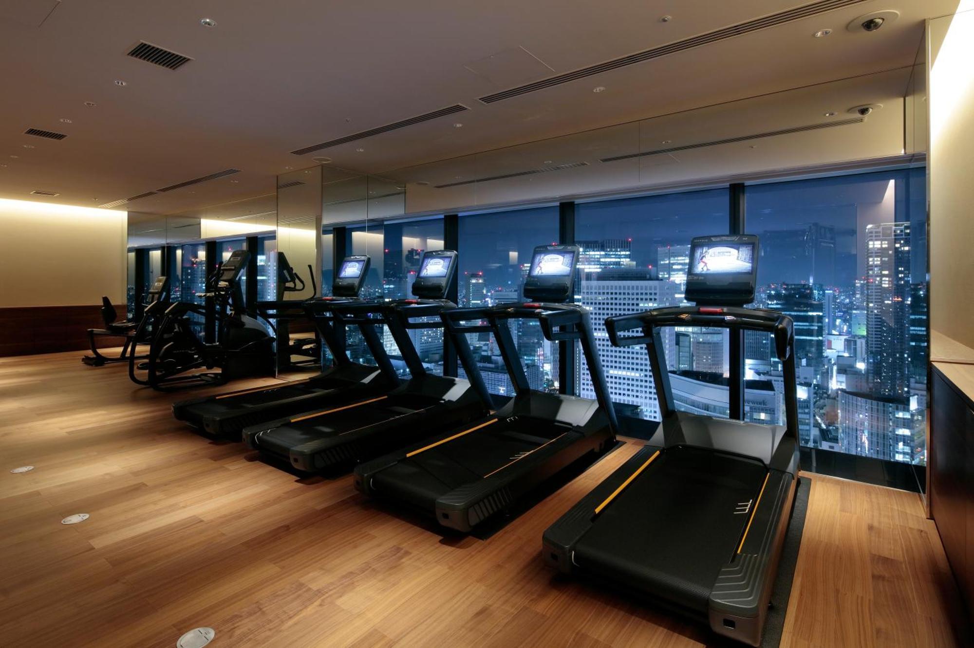 Candeo Hotels Osaka The Tower Екстер'єр фото The gym at the 39th floor