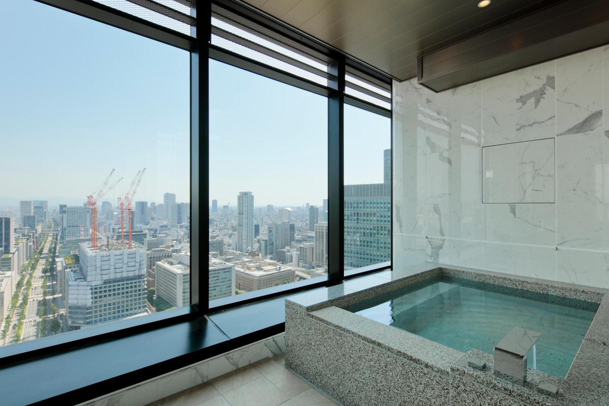 Candeo Hotels Osaka The Tower Екстер'єр фото A private onsen at the Ritz-Carlton, Osaka