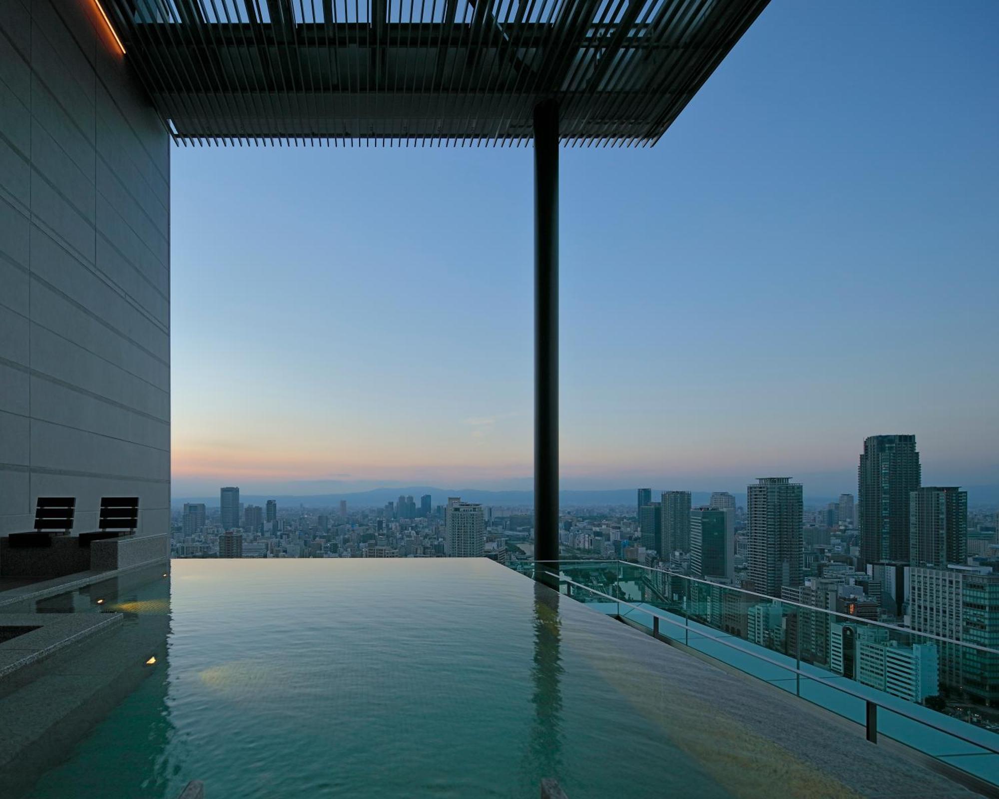 Candeo Hotels Osaka The Tower Екстер'єр фото Infinity pool at the Ritz-Carlton, Osaka