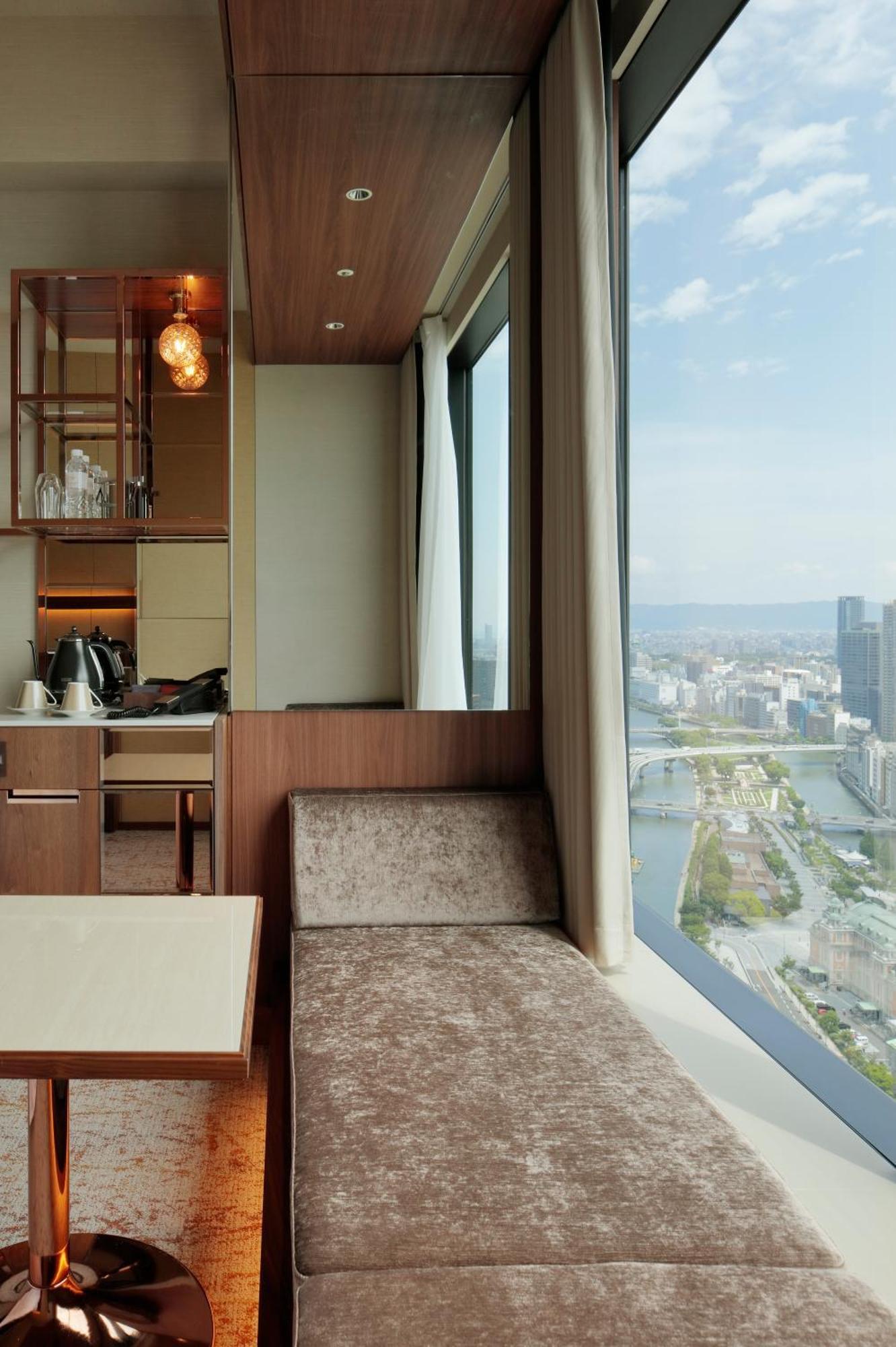 Candeo Hotels Osaka The Tower Екстер'єр фото A view of the River Rhine from the hotel