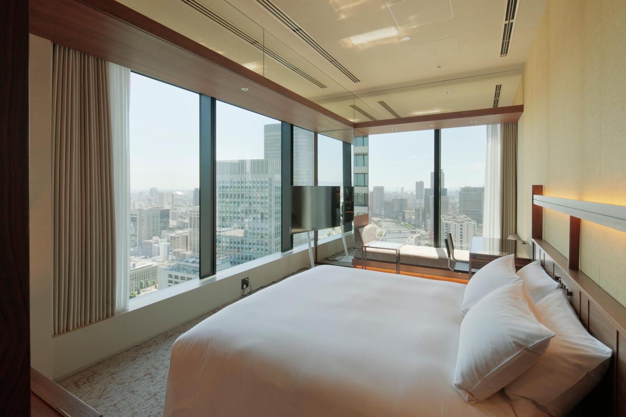 Candeo Hotels Osaka The Tower Екстер'єр фото A bedroom at the hotel