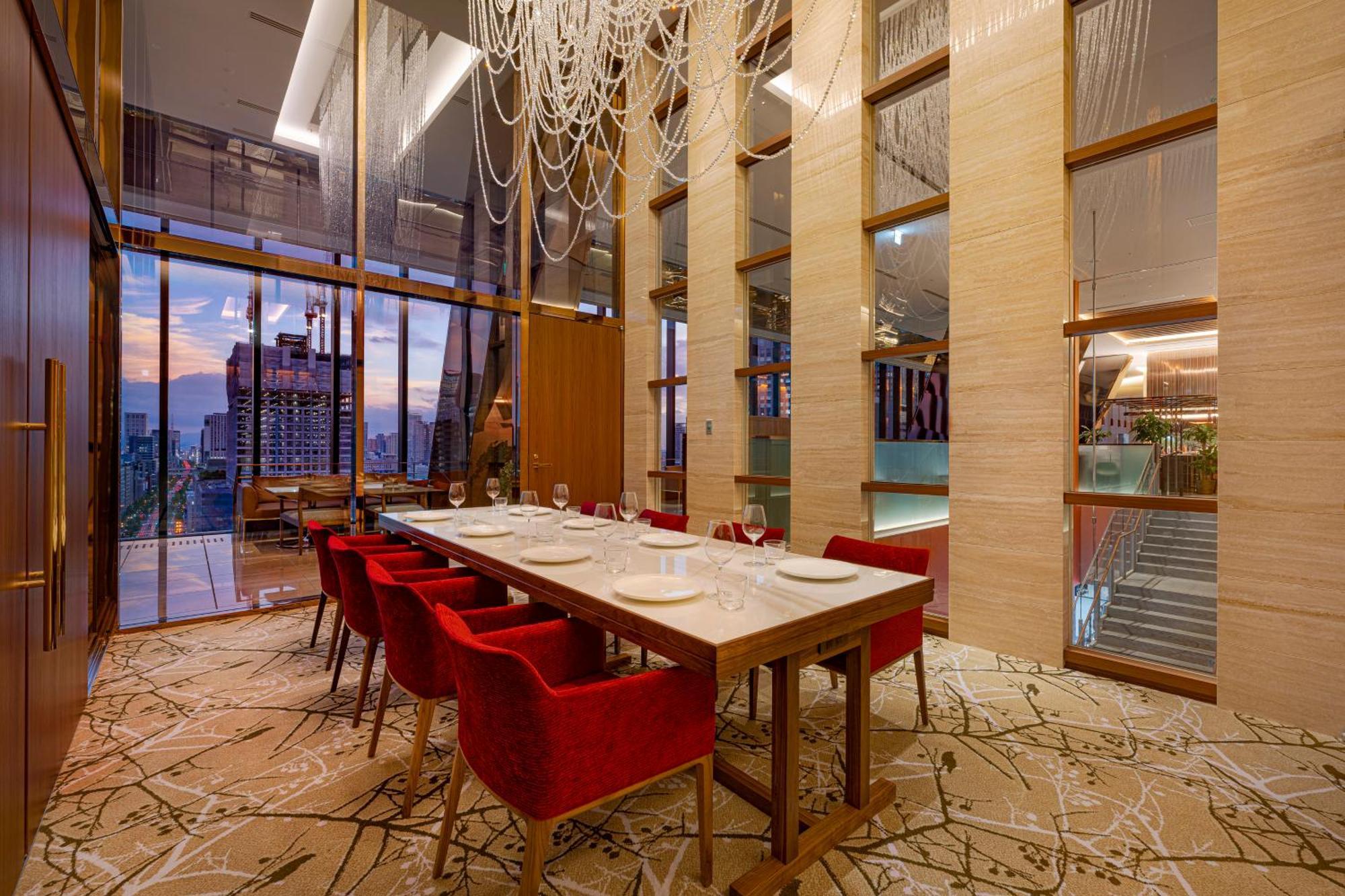 Candeo Hotels Osaka The Tower Екстер'єр фото The Club at The Landmark