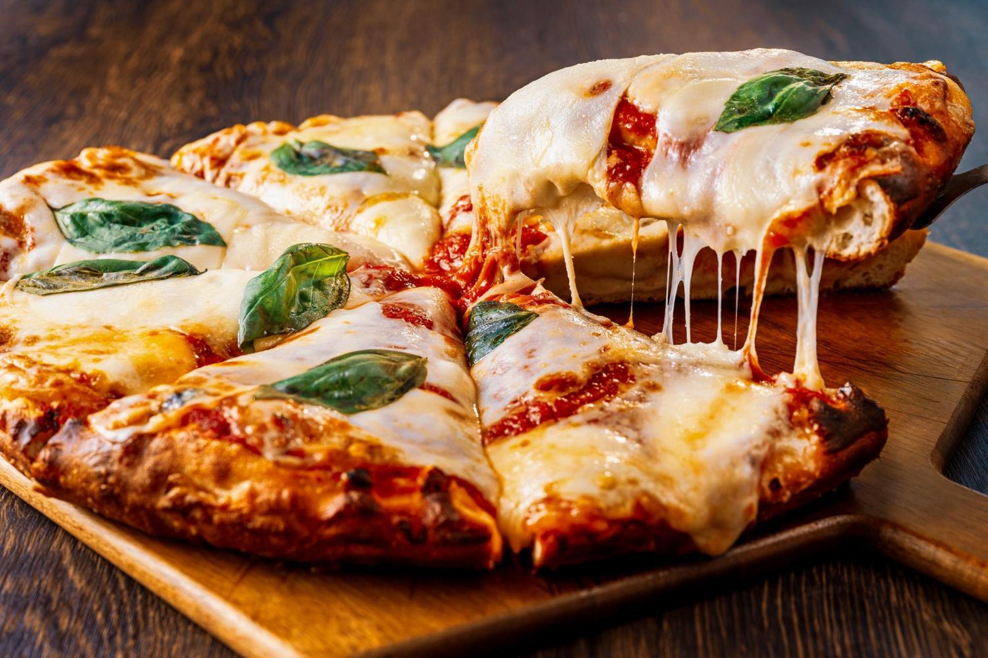 Candeo Hotels Osaka The Tower Екстер'єр фото A cheese pizza