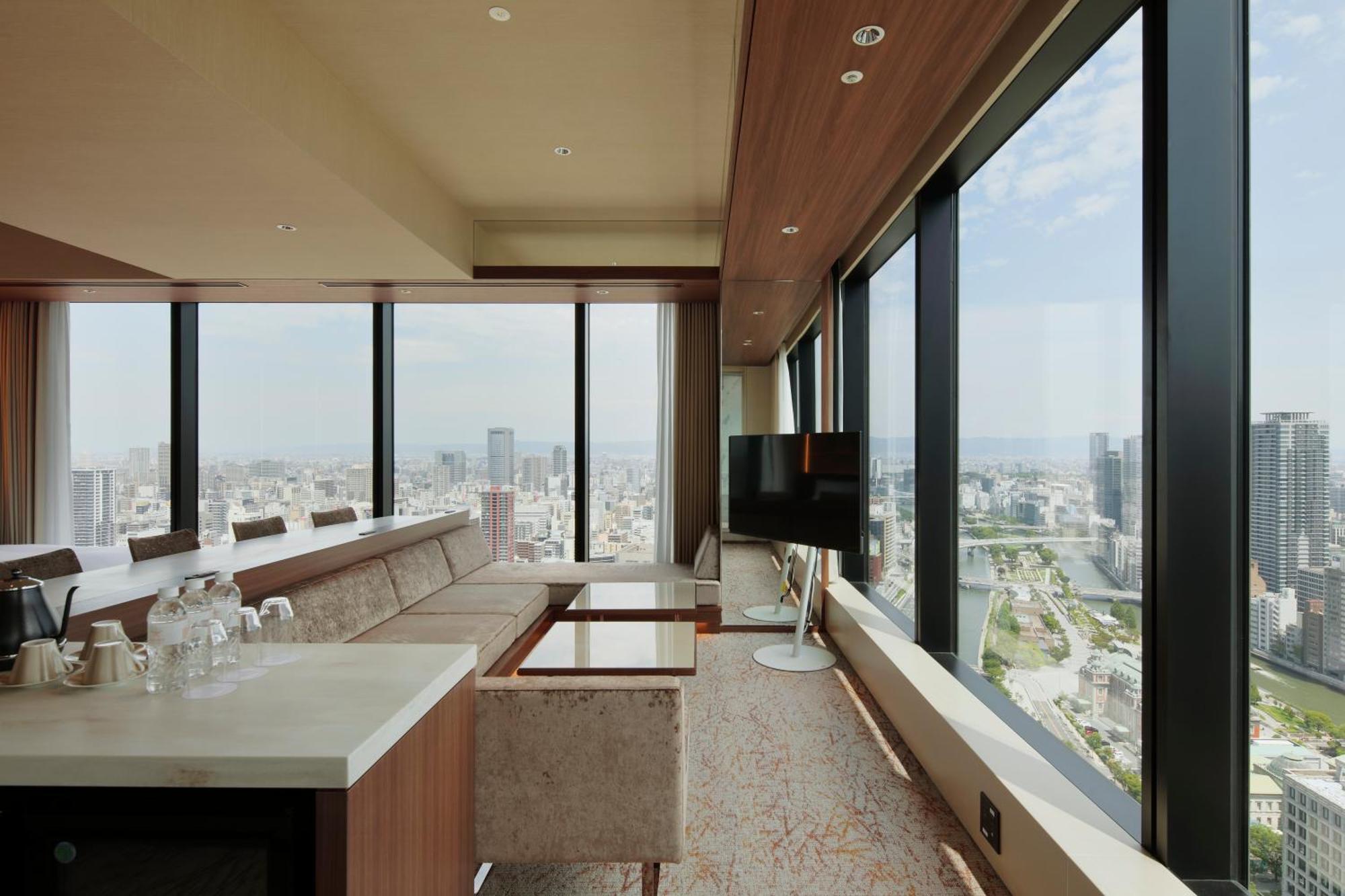 Candeo Hotels Osaka The Tower Екстер'єр фото Sky Bar