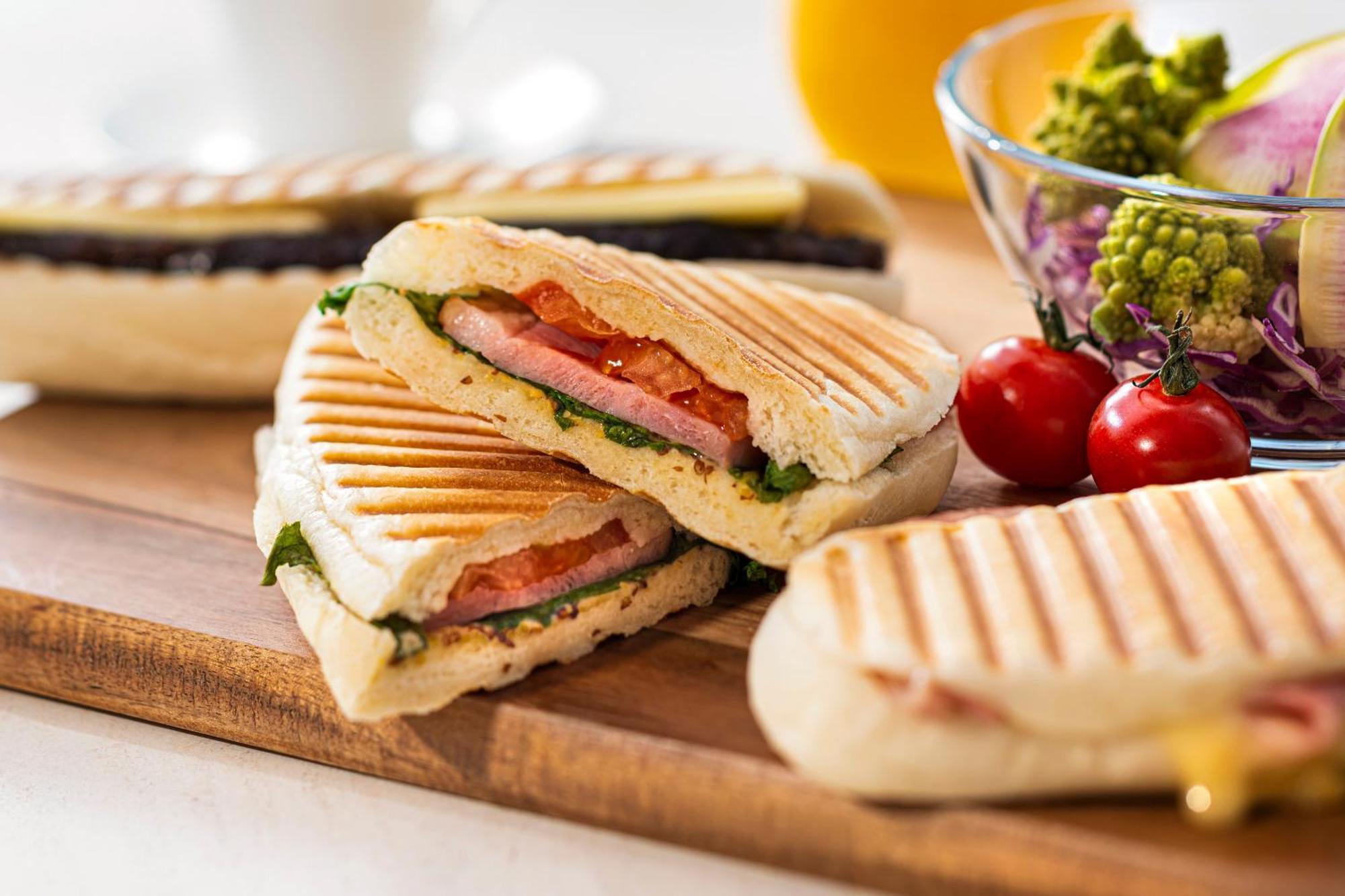Candeo Hotels Osaka The Tower Екстер'єр фото A ham and cheese panini