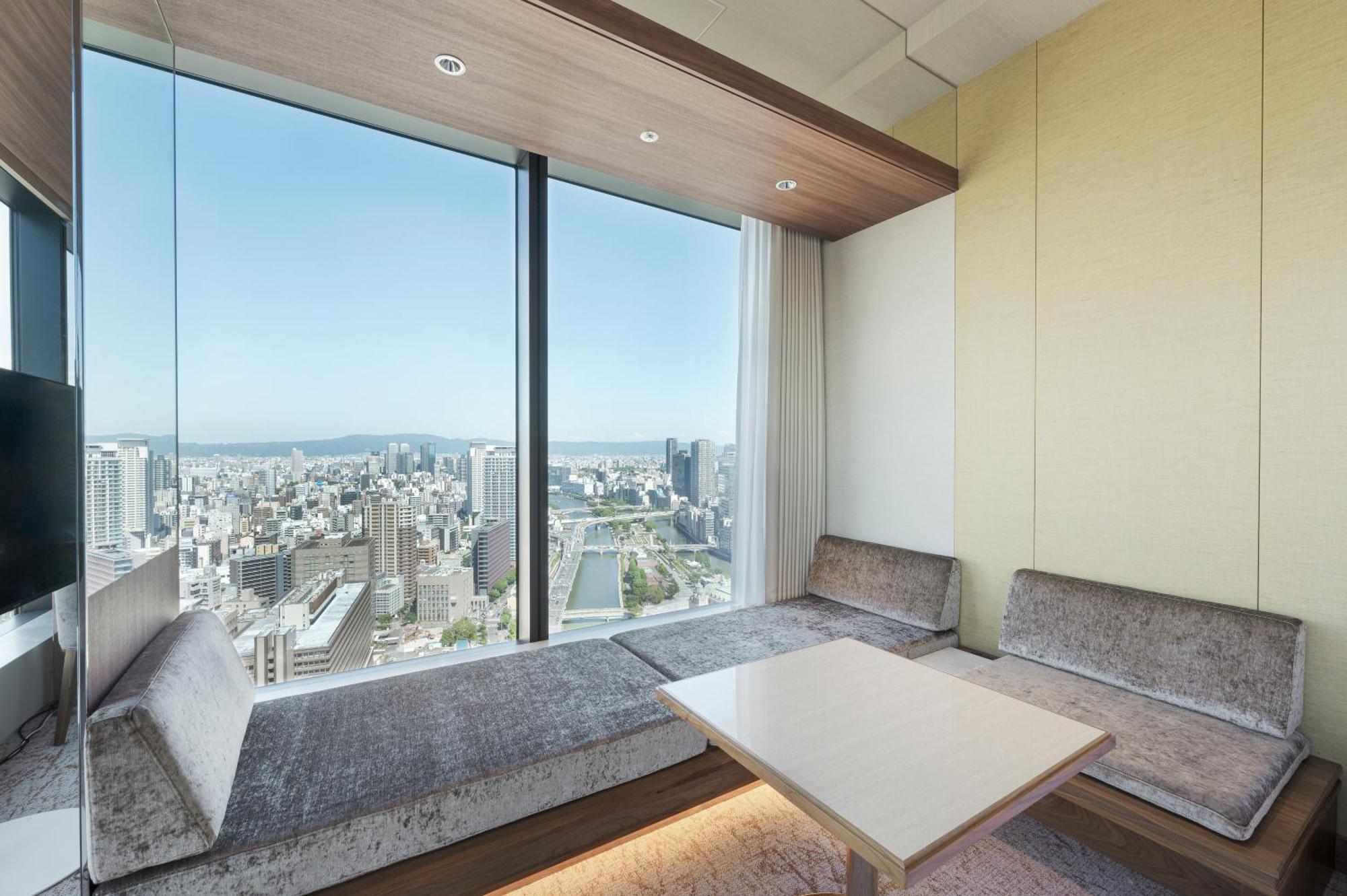 Candeo Hotels Osaka The Tower Екстер'єр фото A room at the hotel